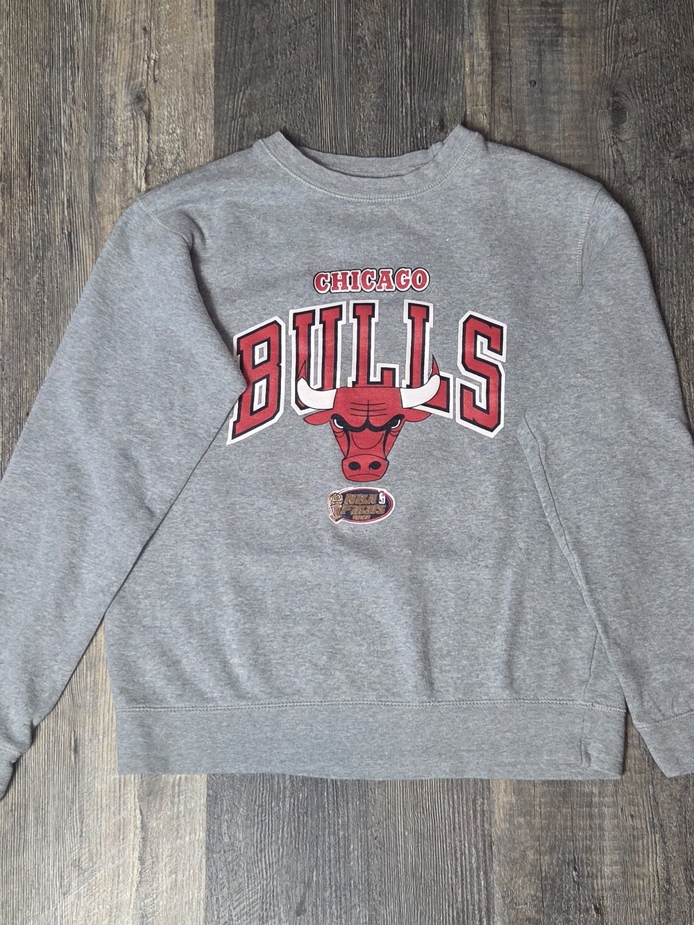 Vintage Mitchell & Ness Chicago Bulls 6 Times Champions Gray Crewneck